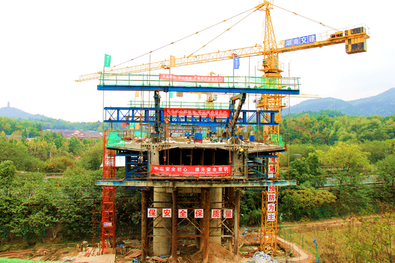 湘潭市委書記、市人大常委會主任曹炯芳蒞臨湘潭市岳塘區(qū)X157道路提質改造工程項目現場調研辦公