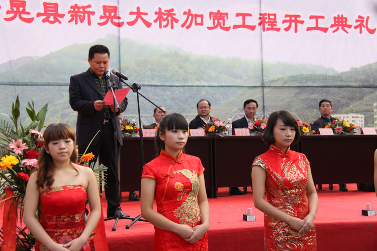 金橋競(jìng)舞夜郎志，彩路騰飛侗鄉(xiāng)情