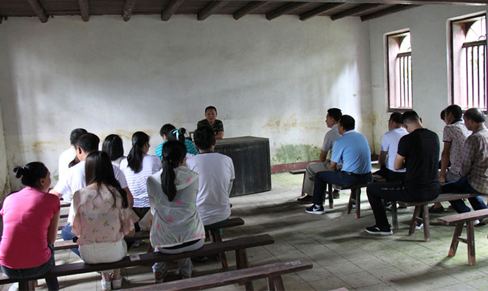 重溫黨的教育，學(xué)習(xí)黨的路線，鑄煉黨建之魂