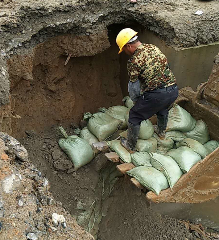 炎陵S207項目部開展滑坡、防汛應(yīng)急救援演練